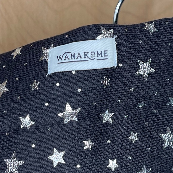 NWT Wanakome Metallic Silver on Black Vega Hoodie with Peacock Pocket - Picture 4 of 6